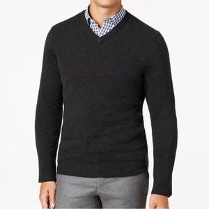 Men’s Luxurious Cashmere Dark Charcoal V-Neck Sweater.